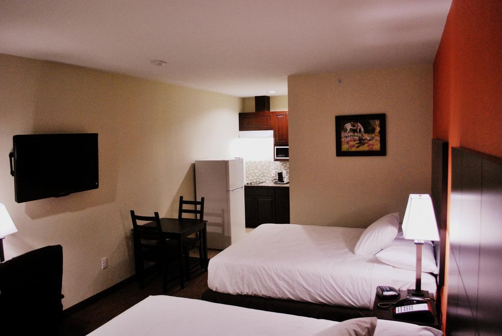 Westwood Inn By Oyo Gonzales Tx Esterno foto