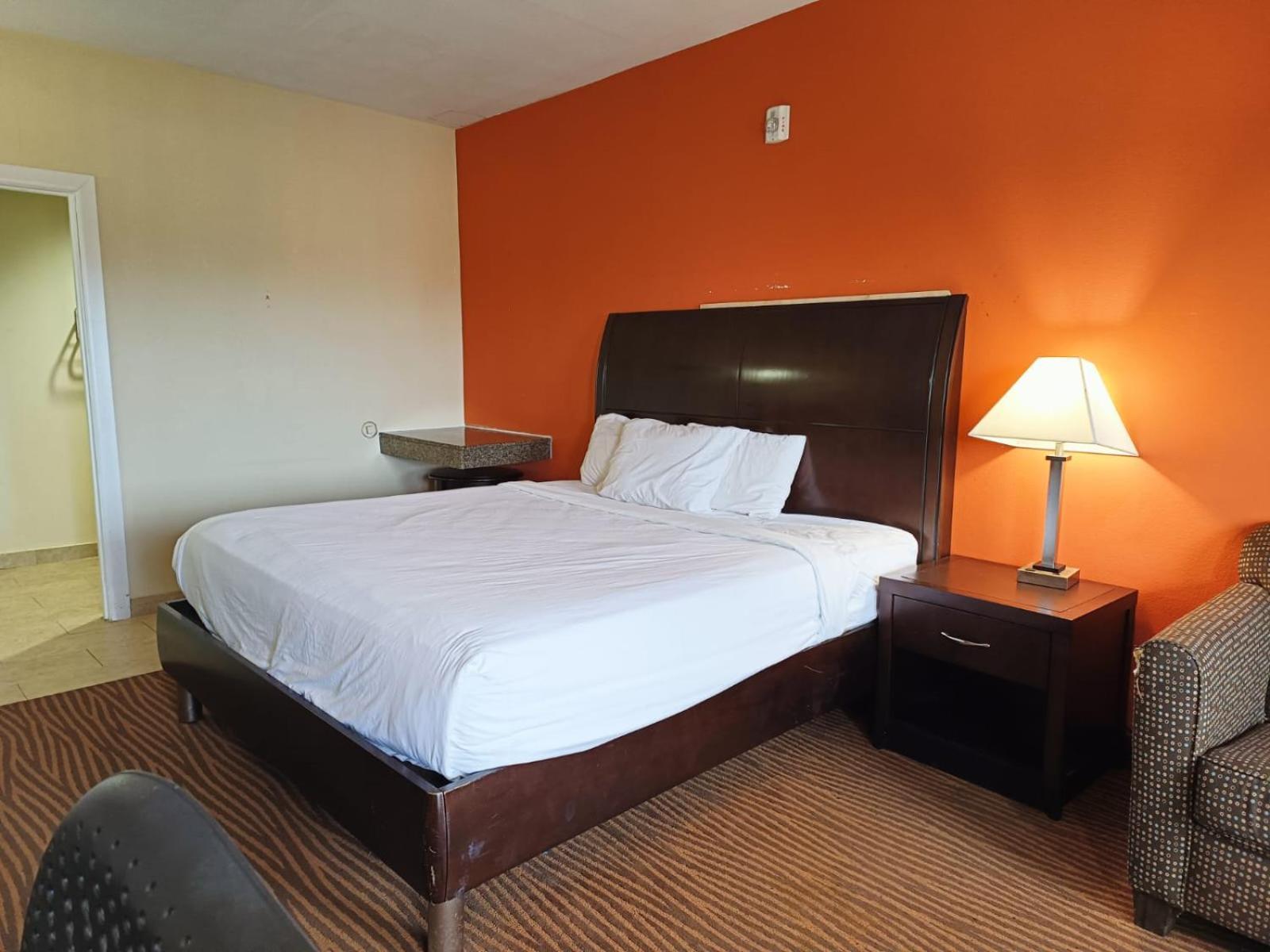 Westwood Inn By Oyo Gonzales Tx Esterno foto