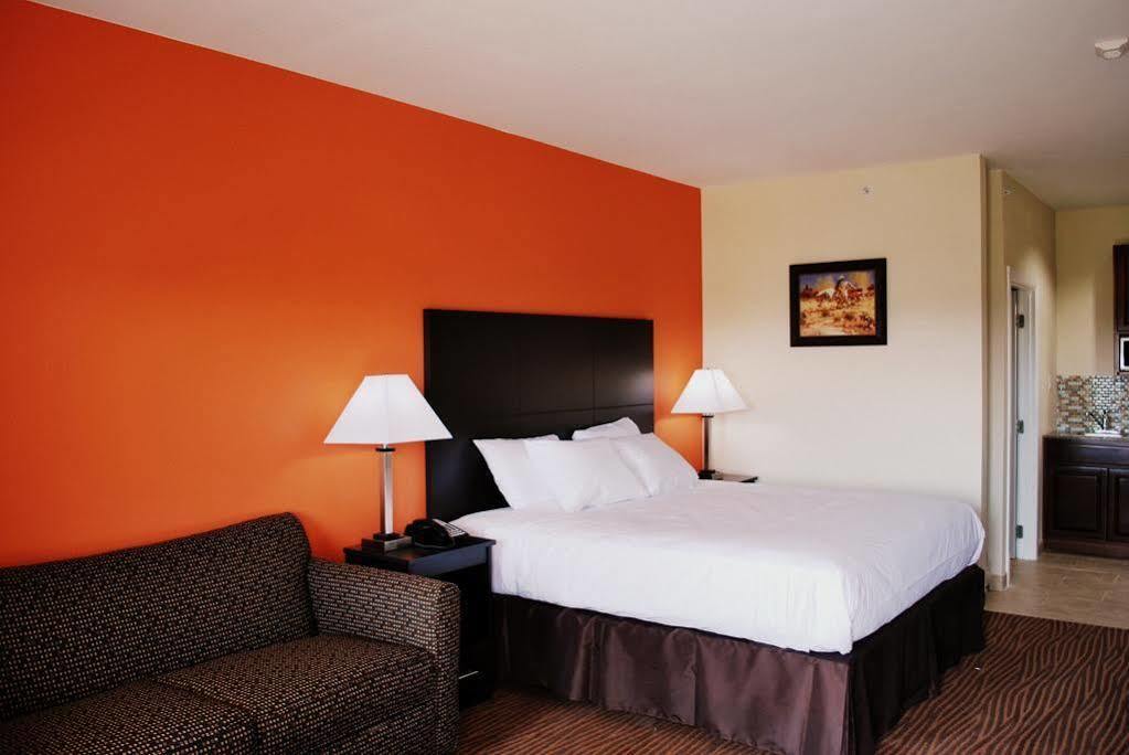 Westwood Inn By Oyo Gonzales Tx Esterno foto